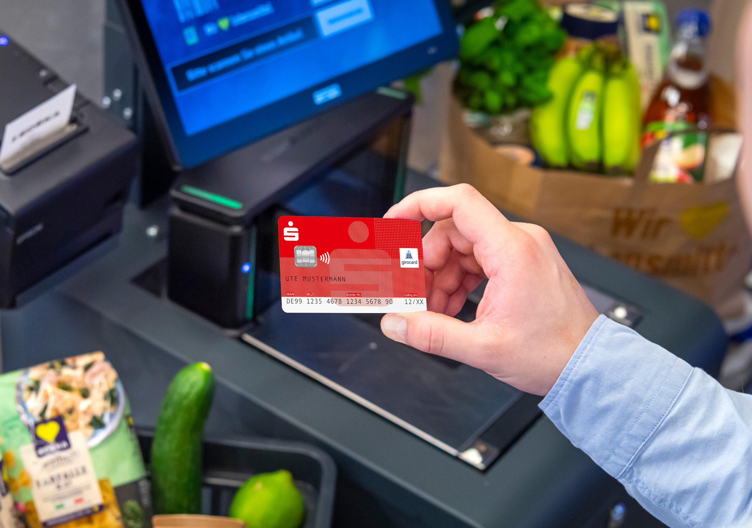 Bei den teilnehmenden Supermärkten des Edeka-Verbunds brauchen Sie keine PAYBACK Karte mehr, wenn Ihre Girocard entsprechend verknüpft ist.